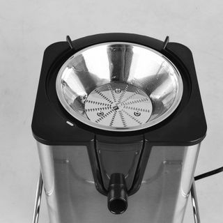 Máy ép li tâm 500w Osako EP-606 động cơ đồng tạo tốc độ quay lớn hơn, ép nước nhiều hơn