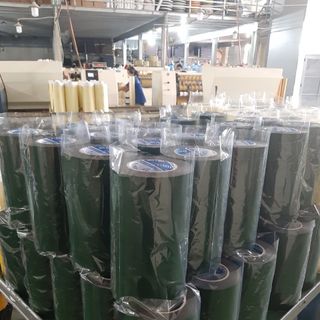 Băng keo 2 mặt xốp đen dầu vỏ ( xanh, đỏ, vàng )