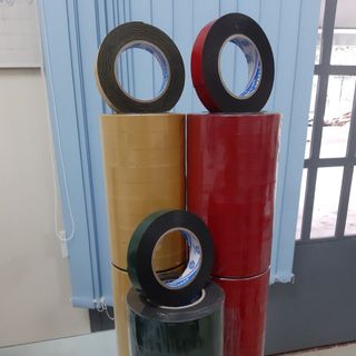 Băng keo 2 mặt xốp đen dầu vỏ ( xanh, đỏ, vàng )