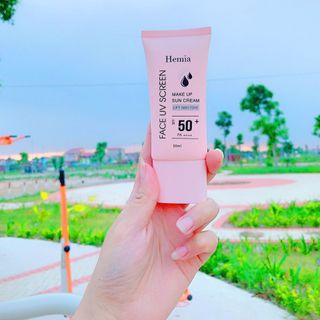 Kem chống nắng quang phổ rộng vật lí lai hoá học, tăng khả năng chống UV