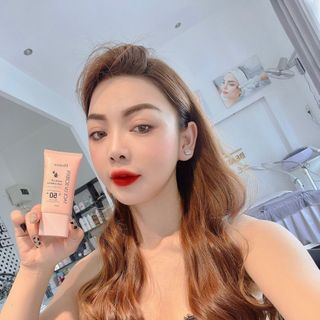 Kem chống nắng quang phổ rộng vật lí lai hoá học, tăng khả năng chống UV