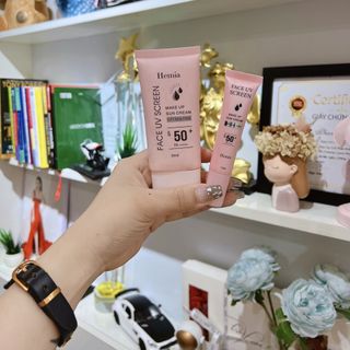 Kem chống nắng quang phổ rộng vật lí lai hoá học, tăng khả năng chống UV