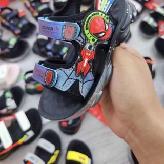 Sandal trẻ em quai ngang họa tiết siêu nhân sỉ giá xường