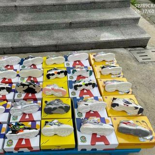 Giày thể thao trẻ em năng động S2289