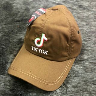 Mũ lưỡi trai Tik Tok màu trắng NK