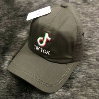 Mũ lưỡi trai Tik Tok màu trắng NK