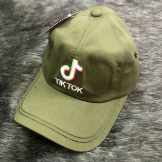 Mũ lưỡi trai Tik Tok màu trắng NK