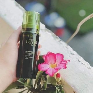 Xịt khoáng dưỡng ẩm cho da riori
