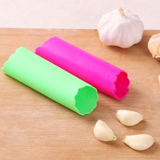 Dụng cụ bóc vỏ tỏi siêu nhanh