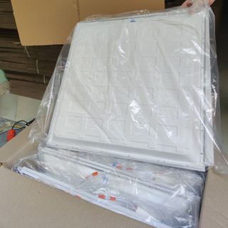 Đèn led hộp panel 600*600 CREALED nguồn TENTA bảo hành 2 năm