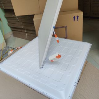 Đèn led hộp panel 600*600 CREALED nguồn TENTA bảo hành 2 năm