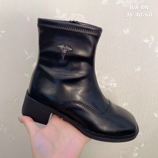 Giày boots nữ gót vuông da trơn có khóa kéo sau