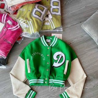Áo khoác nỉ nút ( bomber) kiểu crotop lửng toàn bộ logo thêu chữ D