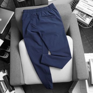 Quần áo nam, quần dài jogger nam chất gió xịn dày mát, co giãn thoải mái. 3 túi khoá kéo. Phụ liệu chính hãng sắc nét size từ 55kg - 85kg