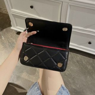 Ví cầm tay có dây đeo chéo hàng hiệu giá rẻ bất ngờ