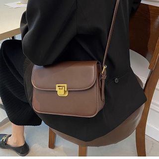Túi đeo vai, kẹp nách cá tính