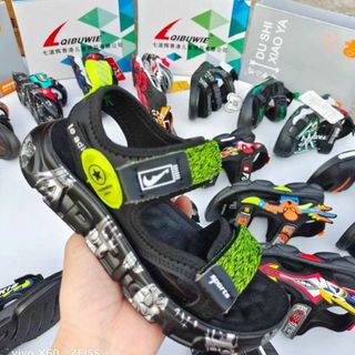 Sandal trẻ em/bé trai đế cao su mềm êm chân mã S2481
