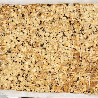 Bánh Ngói Hạnh Nhân Nho Khô Việt Quất Cao Cấp Giòn Rụm Không Đường - 250g