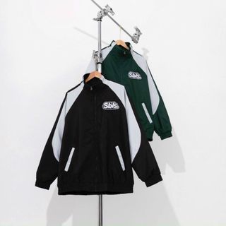 Áo khoác dù phối chất dù 2 lớp, logo in form dưới 65kg