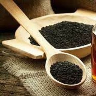 Những lợi ích và cách sử dụng của dầu hạt mè đen nguyên chất ép lạnh