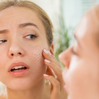 Những lợi ích và cách sử dụng của dầu hạt mè đen nguyên chất ép lạnh