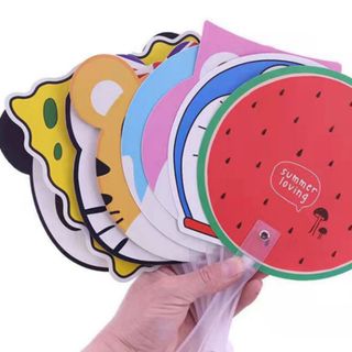 Quạt cầm tay mẫu hoạt hình nhiều mẫu