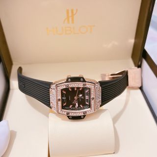 Đồng hồ Hublots nữ vuông viền đá