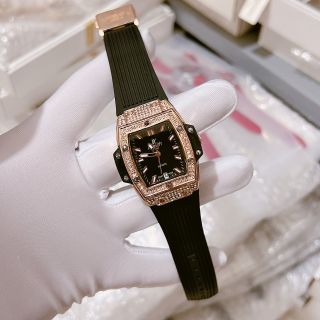 Đồng hồ Hublots nữ vuông viền đá