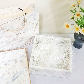 Hộp quà handmade vân đá sang trọng 18x18x7cm kèm túi xách