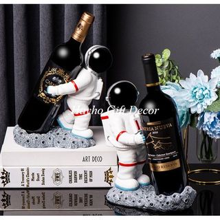 Kệ rượu vang mô hình phi hành gia sang trọng - Tượng trang trí bàn làm việc