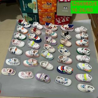 Giày thể thao trẻ em đế có đèn led phối họa tiết dễ thương