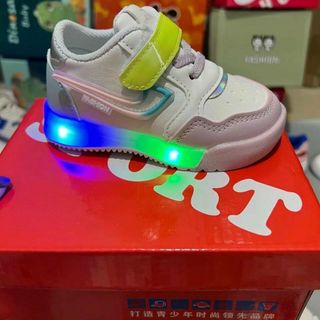 Giày thể thao trẻ em đế có đèn led phối họa tiết dễ thương