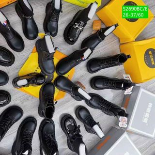boots trẻ em màu đen chất da mềm S2690