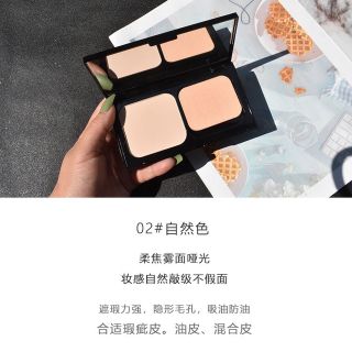 Phấn nén Colour Geometry kèm bông phấn