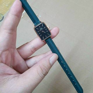 ĐỒNG HỒ D W DA VUÔNG NỮ XINH