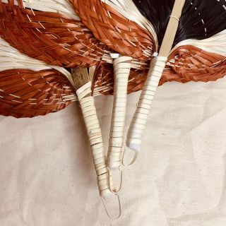 Quạt lá đề mix 3 màu màu cam, đen, tự nhiên 3 size 20, 30, 35 cm
