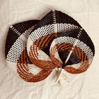 Quạt lá đề mix 3 màu màu cam, đen, tự nhiên 3 size 20, 30, 35 cm