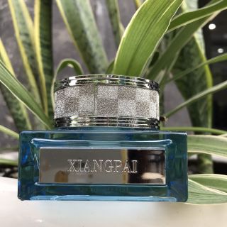 Nước hoa ô tô Iiantoy vuông (màu ngẫu nhiên)