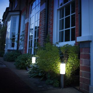 Đèn led Năng Lượng Mặt Trời cắm ngoài trời, trang trí sân vườn, sáng xuyên đêm