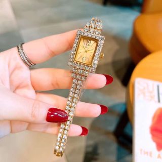 Đồng hồ diorrr đá vuông lắc mới