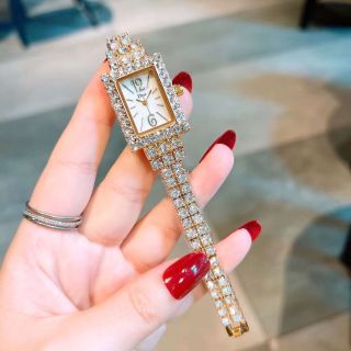 Đồng hồ diorrr đá vuông lắc mới