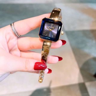 Đồng hồ swarovvsaki vuông mẫu mới