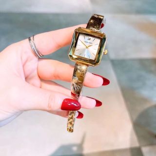 Đồng hồ swarovvsaki vuông mẫu mới