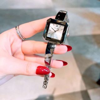 Đồng hồ swarovvsaki vuông mẫu mới
