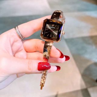 Đồng hồ swarovvsaki vuông mẫu mới