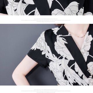 Đầm lụa họa tiết cổ chéo