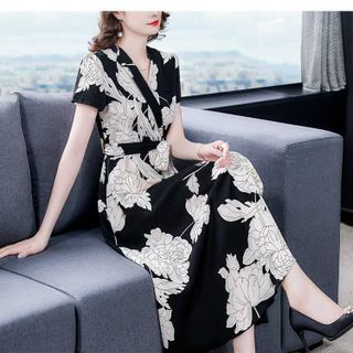 Đầm lụa họa tiết cổ chéo
