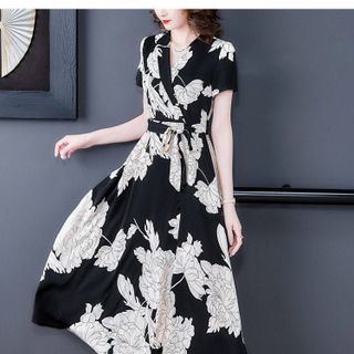 Đầm lụa họa tiết cổ chéo