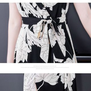Đầm lụa họa tiết cổ chéo