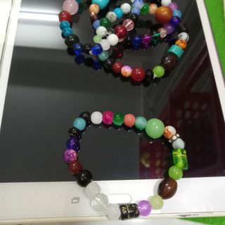 Vòng tay chuỗi đủ màu rất nhiều mẫu nha các bạn giảm giá